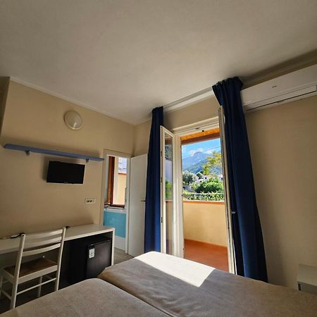 Hotel Corallo Помонте Екстериор снимка