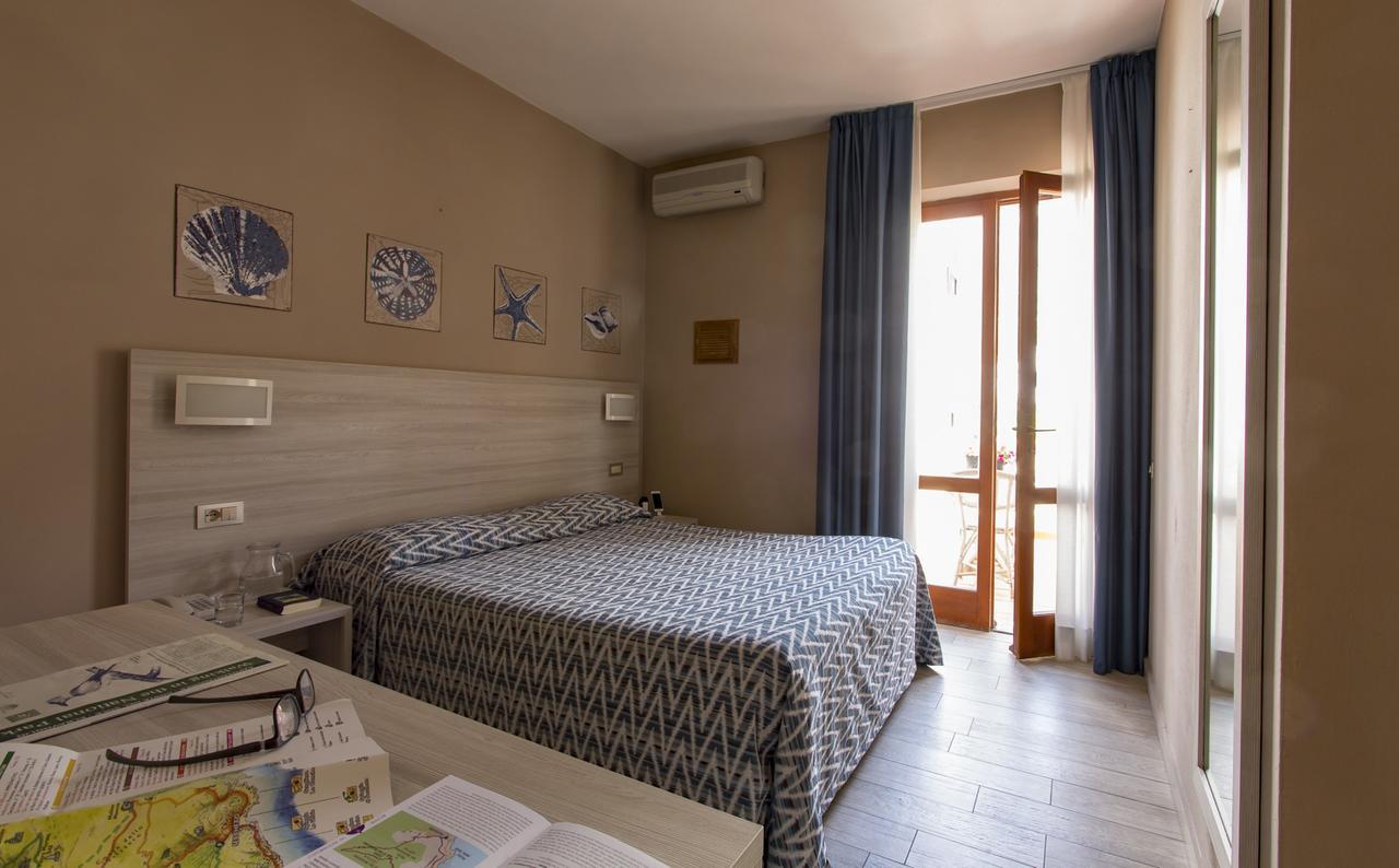 Hotel Corallo Помонте Екстериор снимка